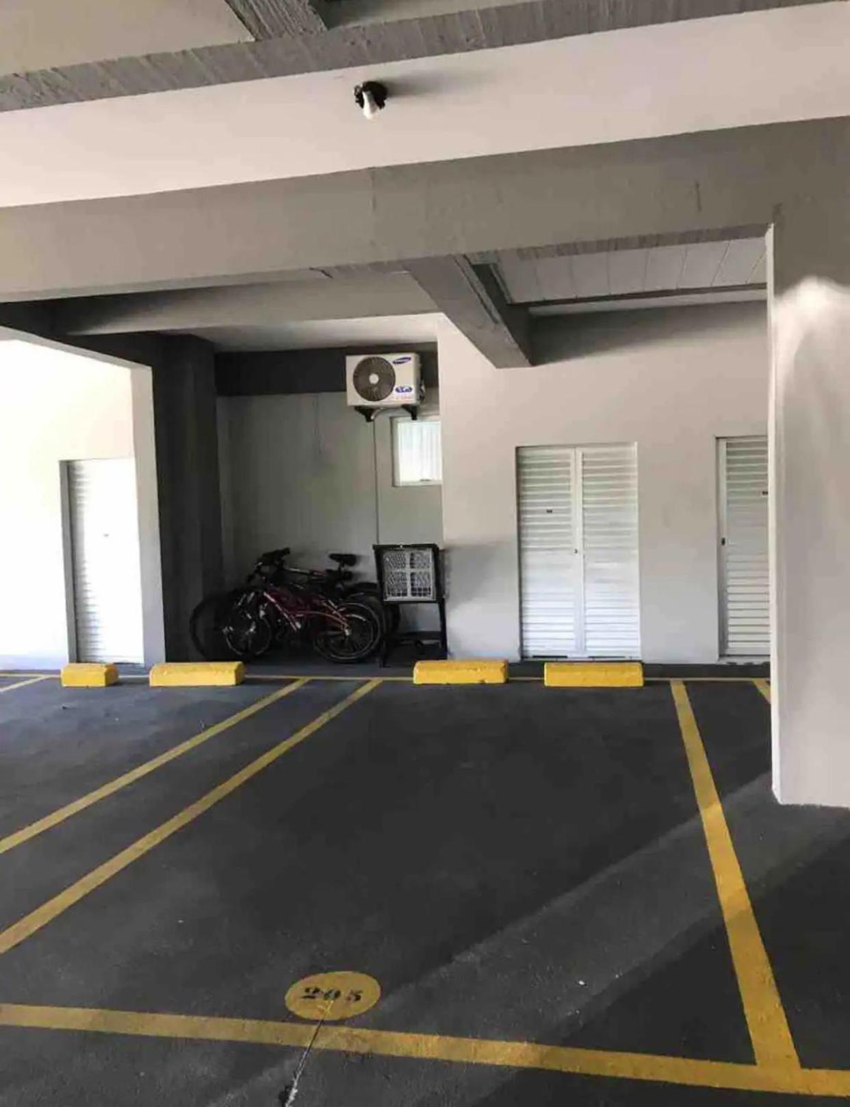 Apto Em Jurere Para Ate 4 Pessoas A 200m Da Praia *